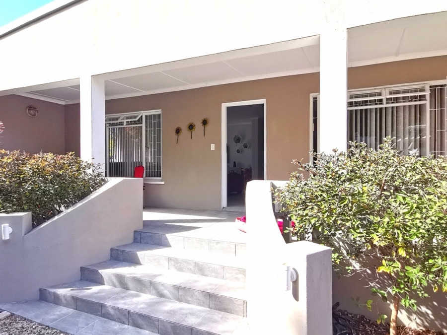 6 Bedroom Property for Sale in Onrus Western Cape